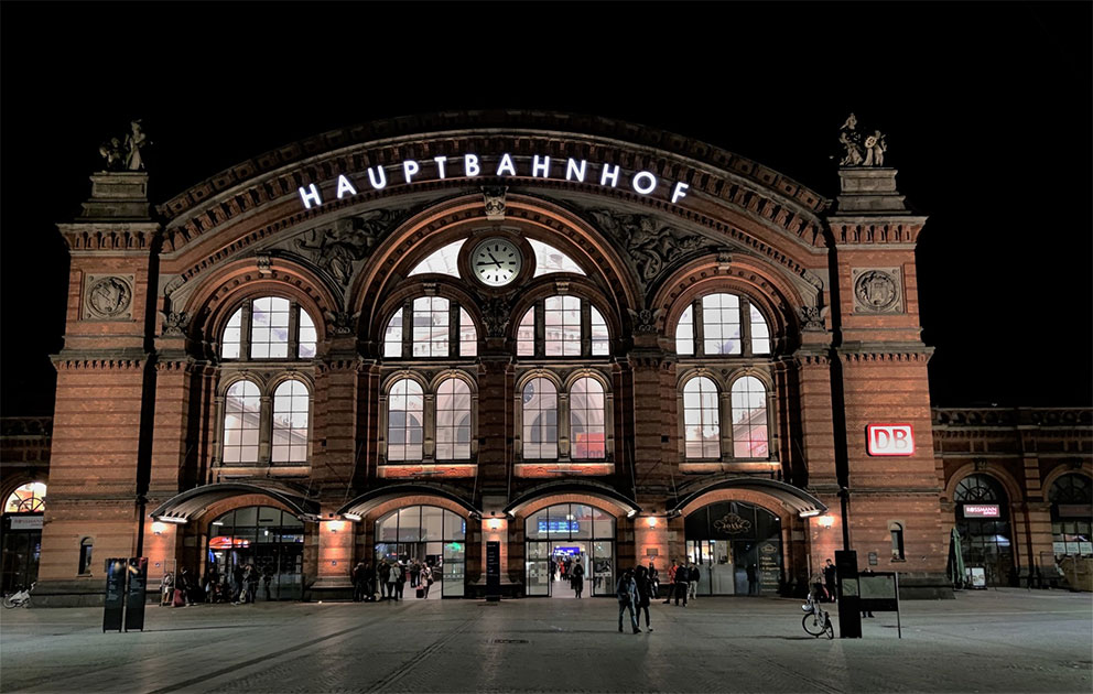 Bremer Hauptbahnhof bei Nacht